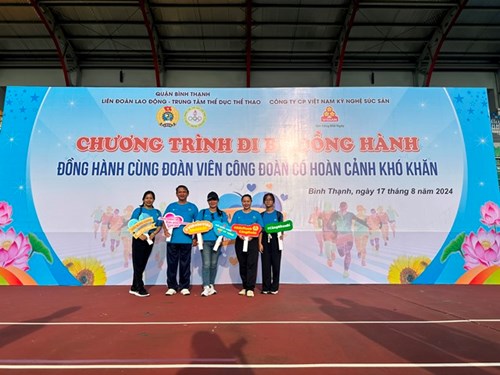 Tham gia chương trình “Đồng hành cùng đoàn viên công đoàn có hoàn cảnh khó khăn”